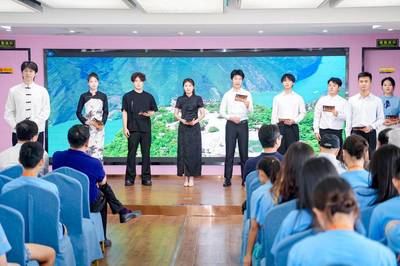 大美長江穿越古今 十二時(shí)辰詩歌朗誦會(huì)踏浪而來